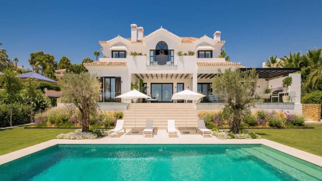 stunning 6 bed, 6 bath mansion for sale in spain