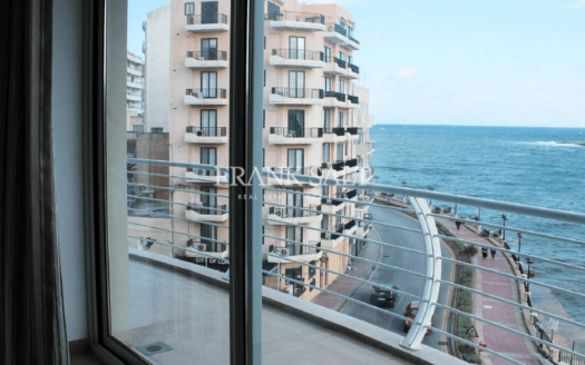 Lovely and bright, modern furnished, seafront corner apartment