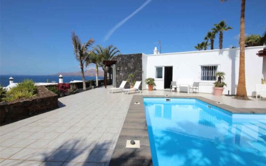 vila for sale in Lanzarote with panoramic sea views