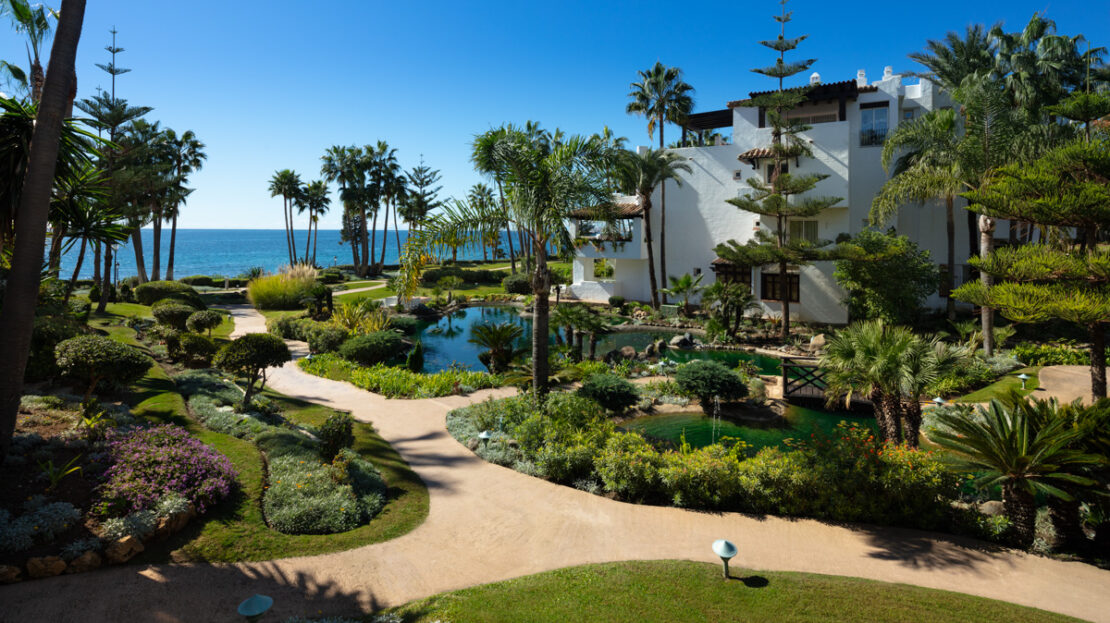 beachside apartment on Marbella’s Golden Mile,