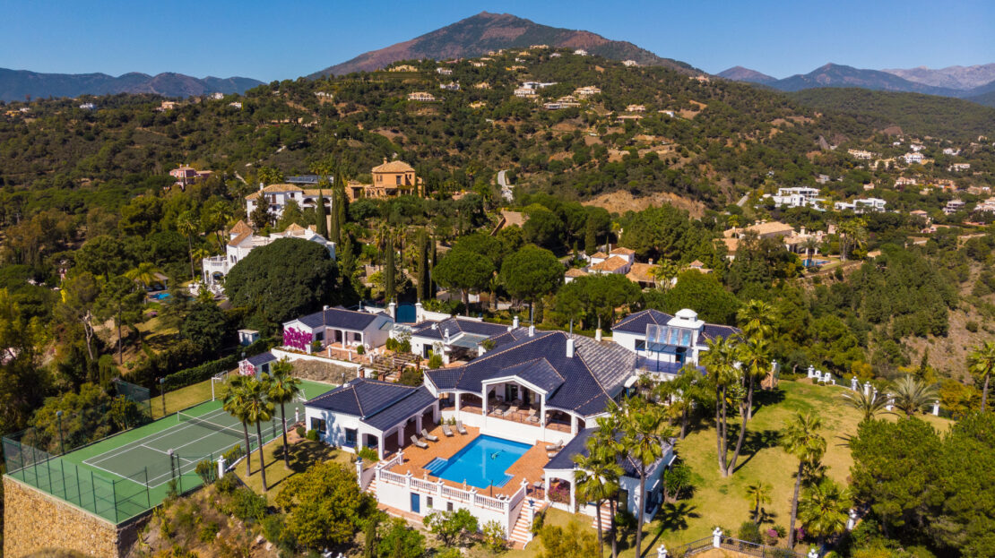 Villa for sale in Benahavis