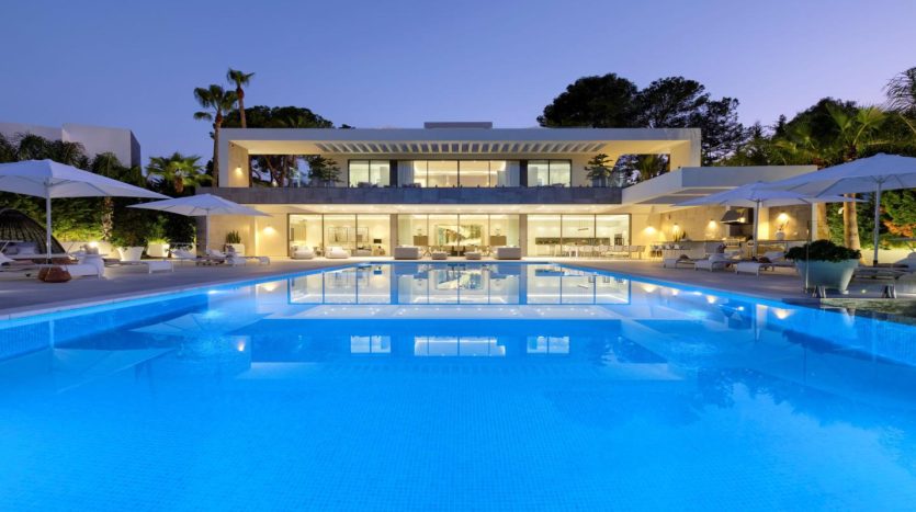 Villa Spectacular luxury villa located in Nueva Andalucia